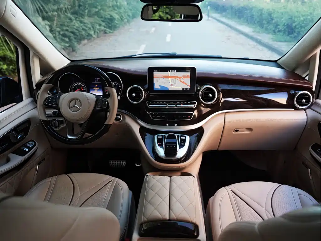 Mercedes-Benz V-Class 2016 — фото 9