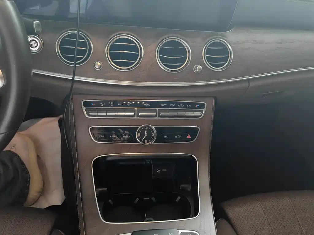 Mercedes-Benz E-Class 2020 — фото 13