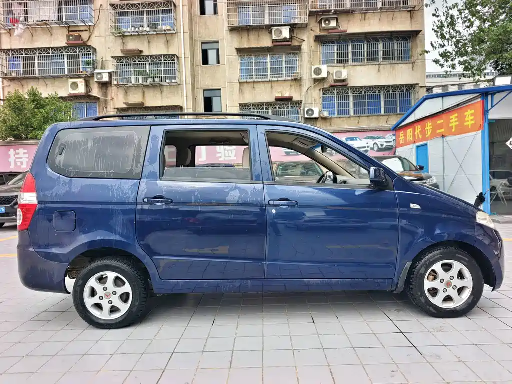 Wuling Hongguang 2015 — фото 4