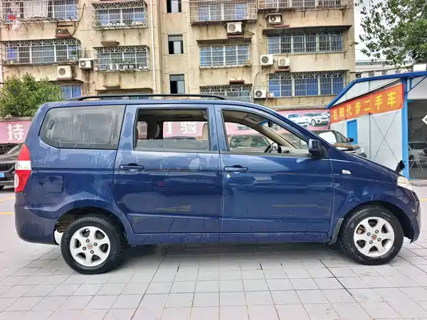 Wuling Hongguang 2015