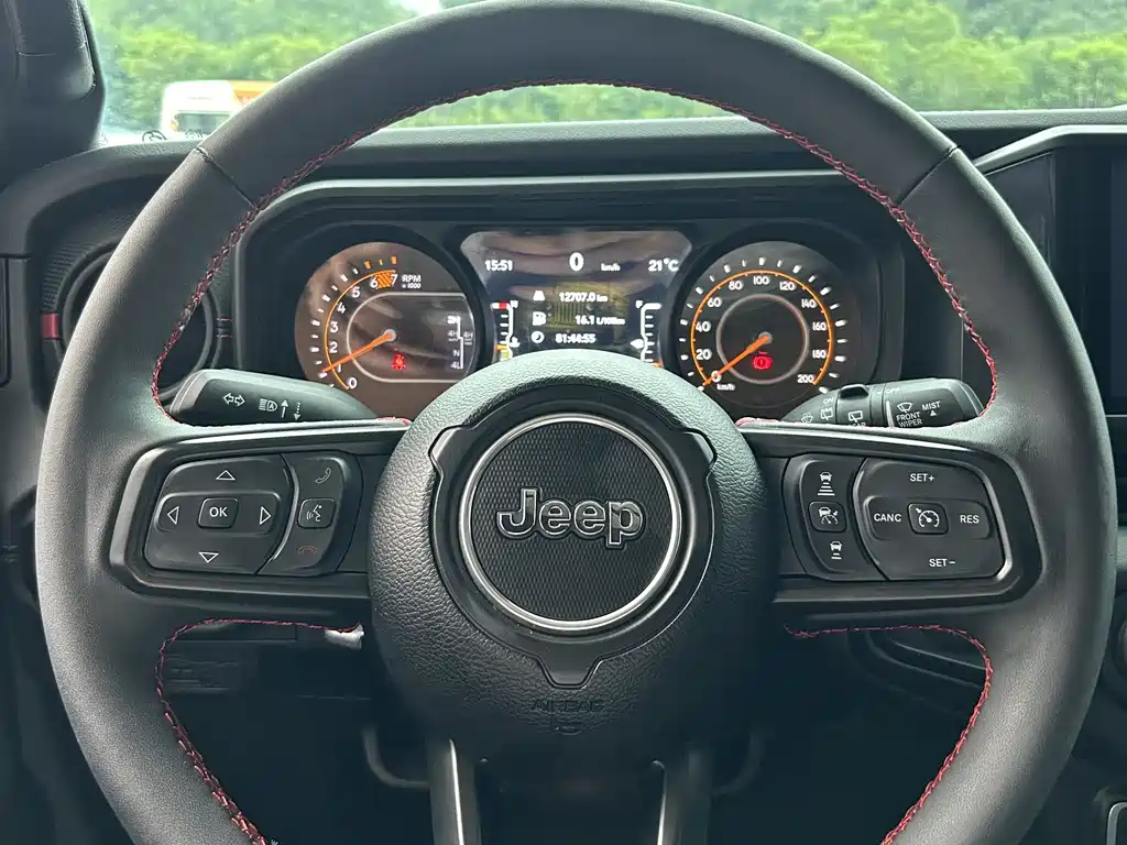 Jeep Wrangler 2024 — фото 11