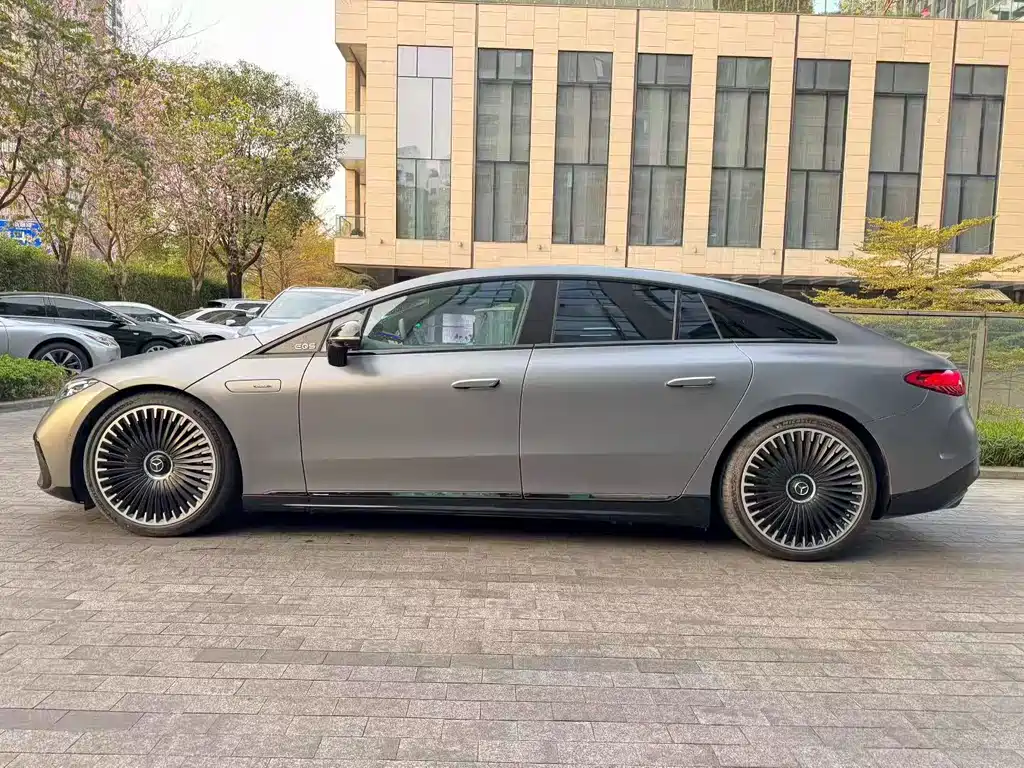 Mercedes-Benz EQS AMG 2025 — фото 8