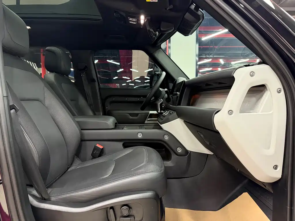 Land Rover Defender 2023 — фото 19