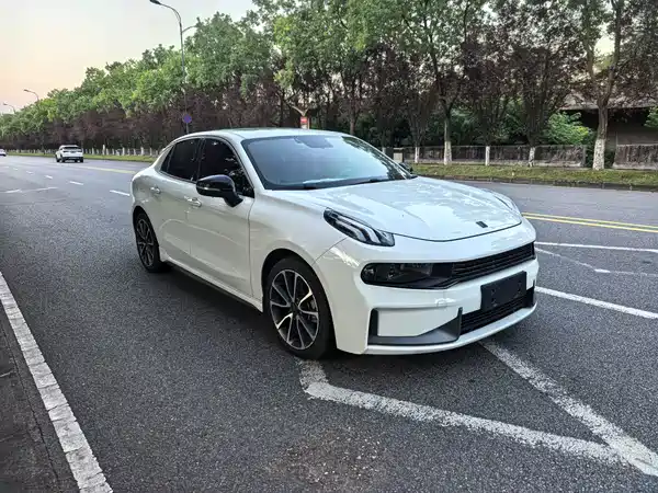 Lynk & Co 03 2020