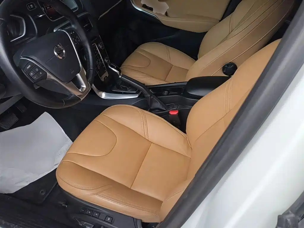 Volvo V40 2019 — фото 15