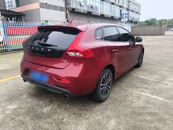 Volvo V40 2017