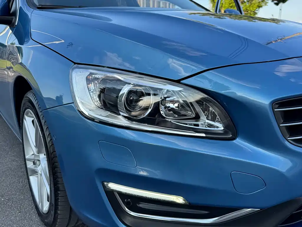 Volvo V60 2016 — фото 27
