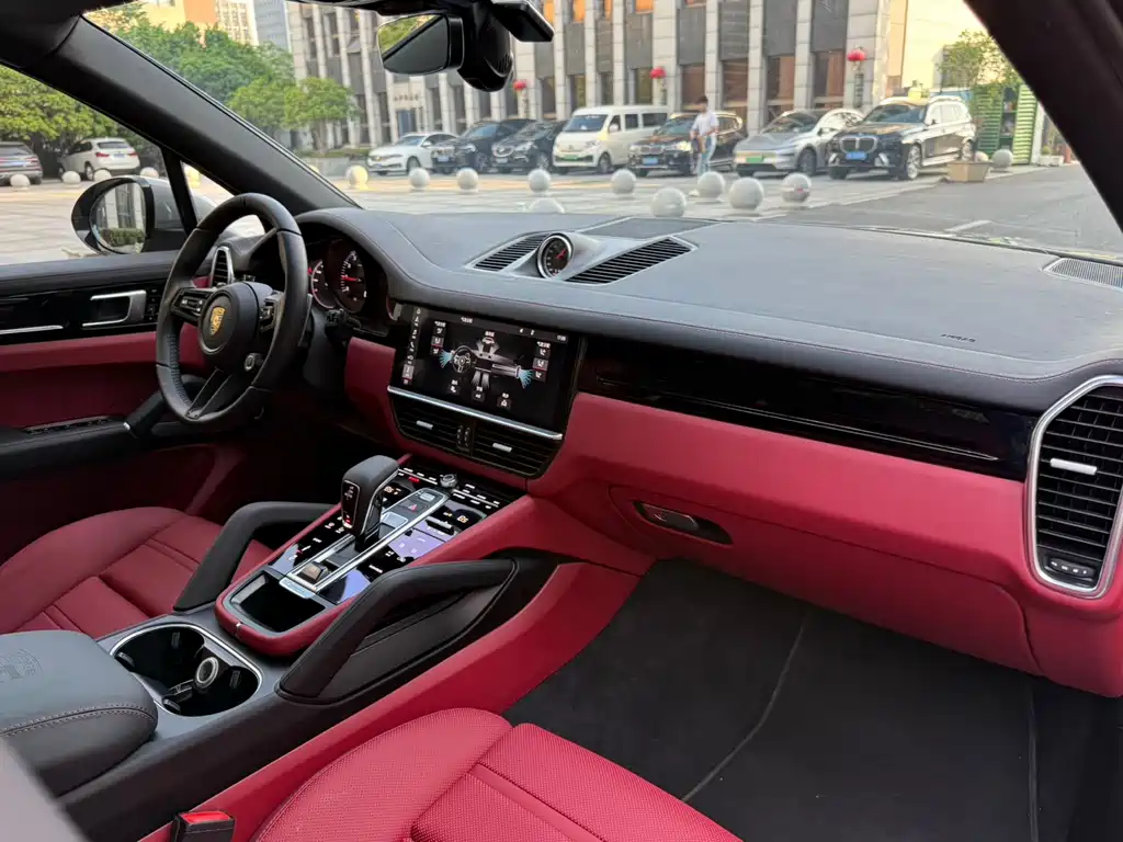 Porsche Cayenne 2018 — фото 10
