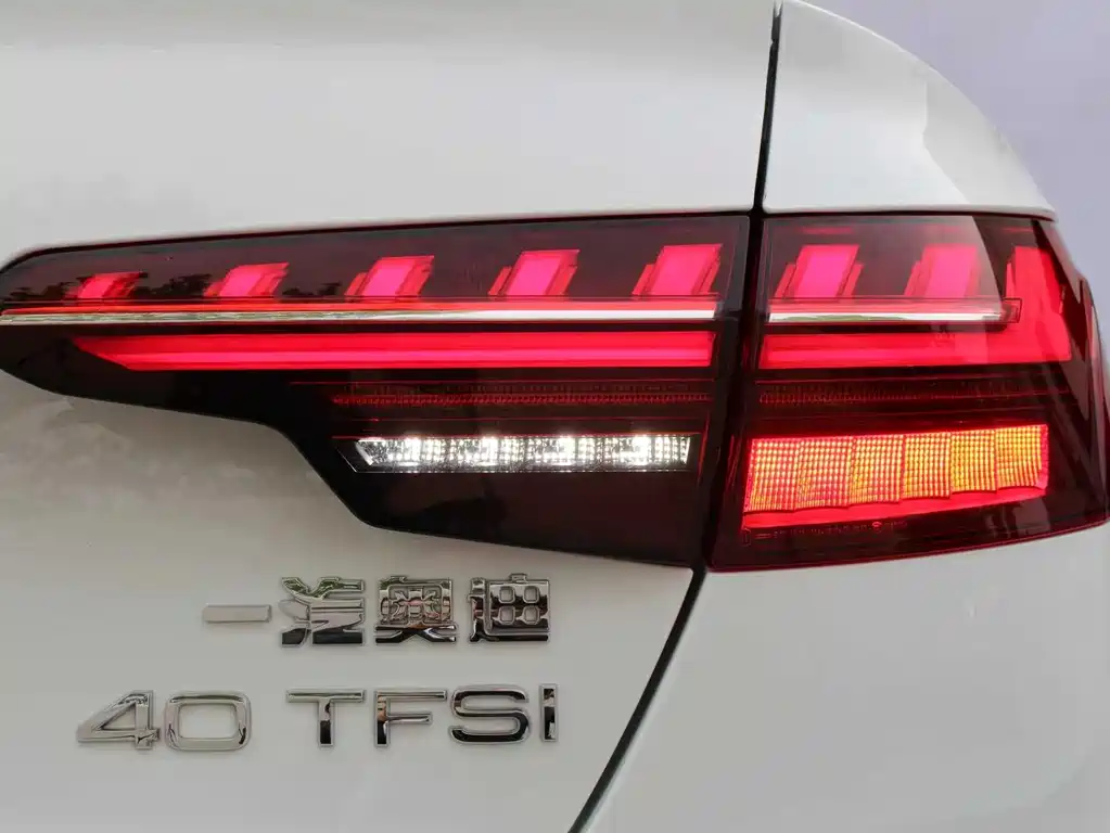 Audi A4L 2023 — фото 7