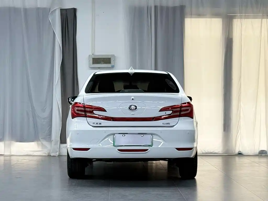 BYD Qin NEV 2018 — фото 3