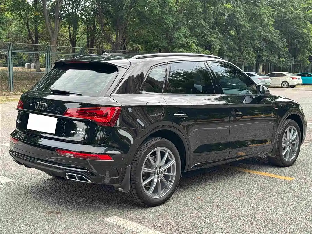 Audi Q5L 2023 — фото 11