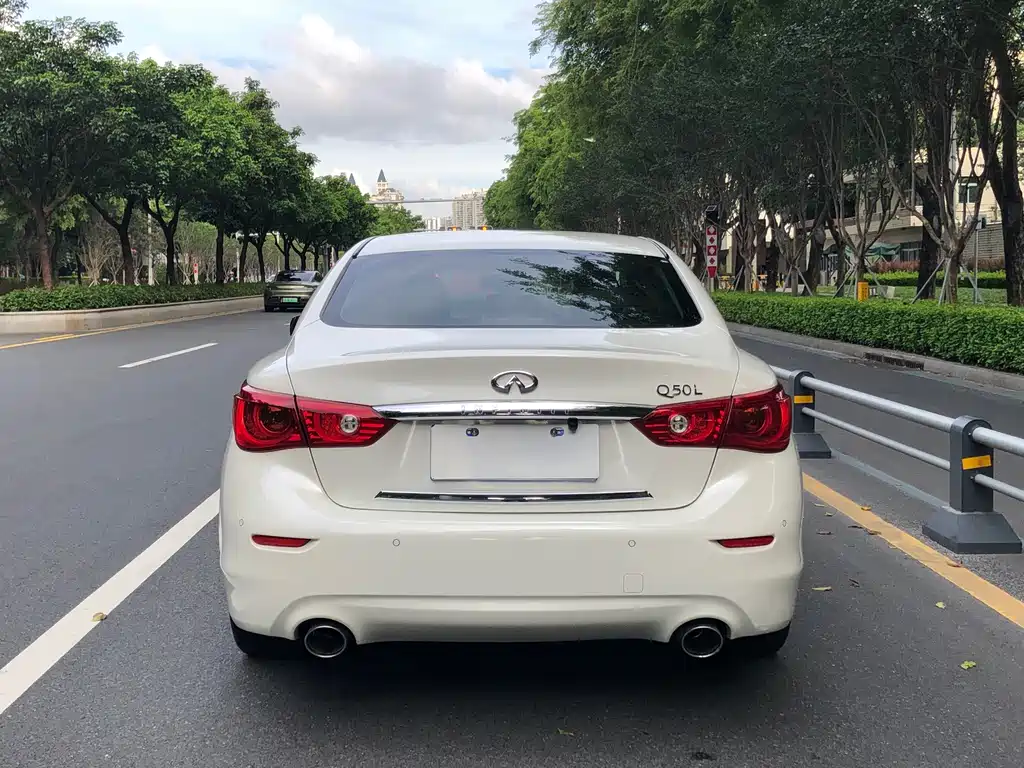 Infiniti Q50L 2015