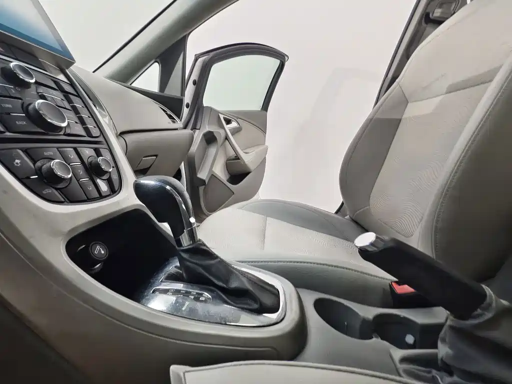 Buick Excelle GT 2012 — фото 12