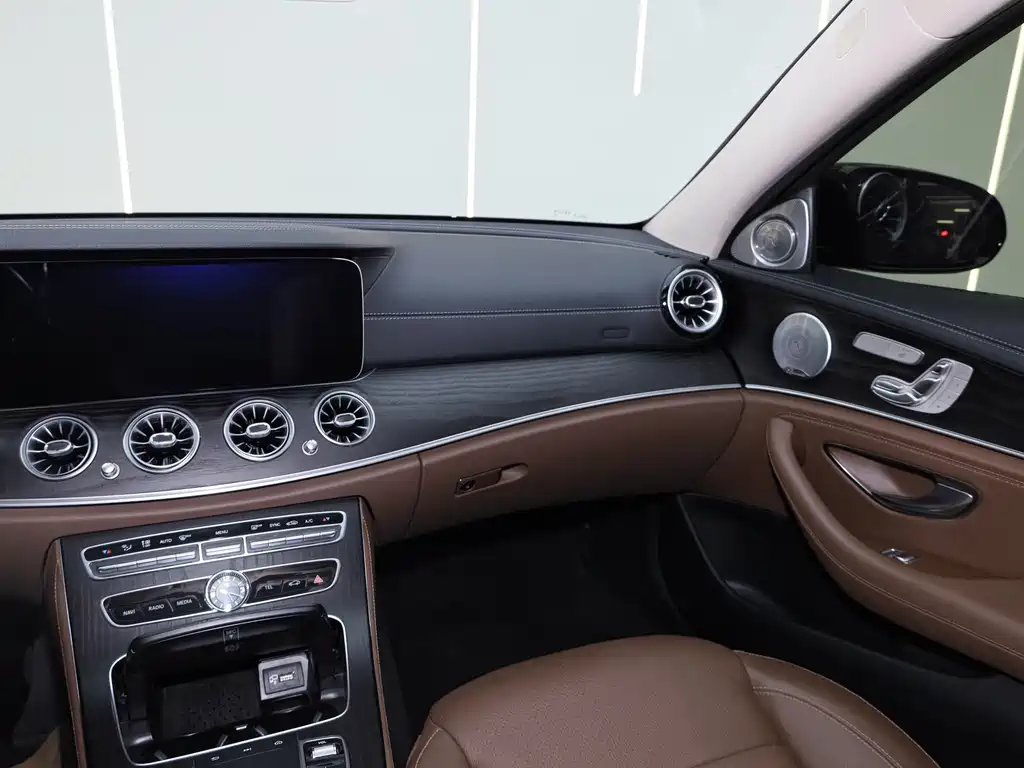 Mercedes-Benz E-Class 2020 — фото 21