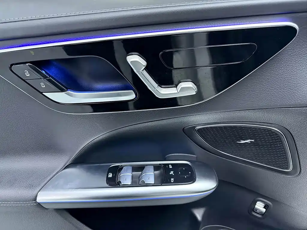 Mercedes-Benz C-Class 2023 — фото 5