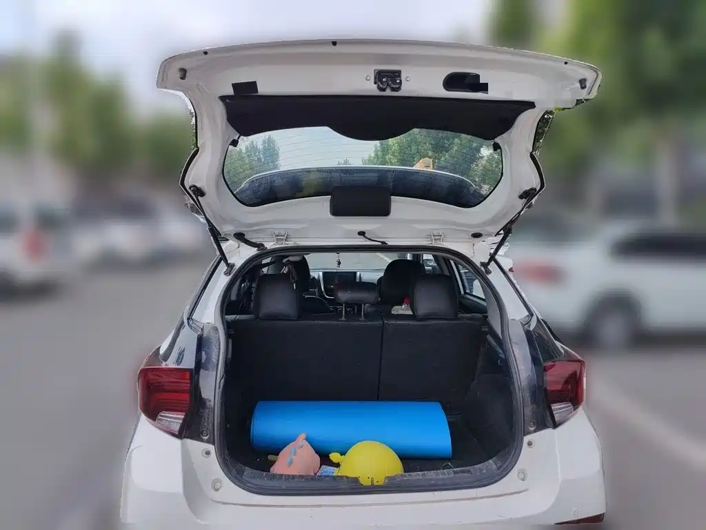 Toyota Yaris L 2021 — фото 10