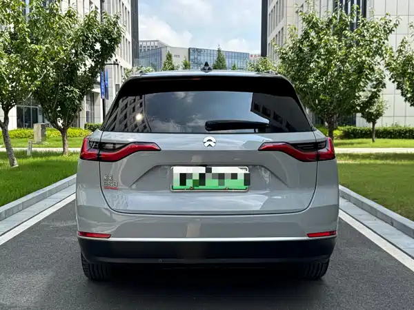 NIO ES8 2021