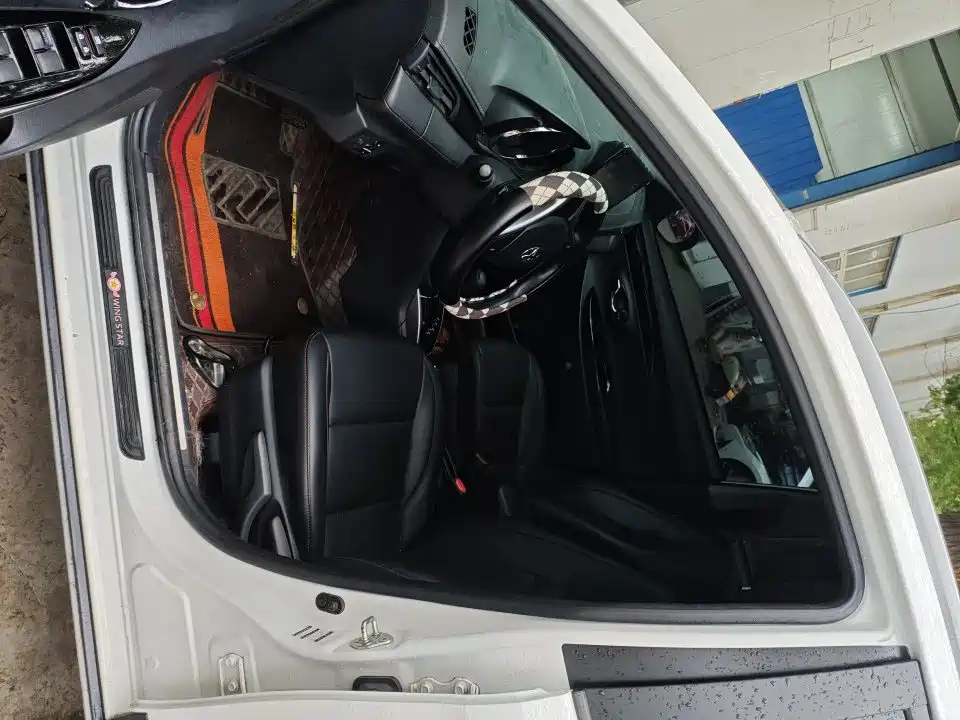 Toyota Yaris L 2023