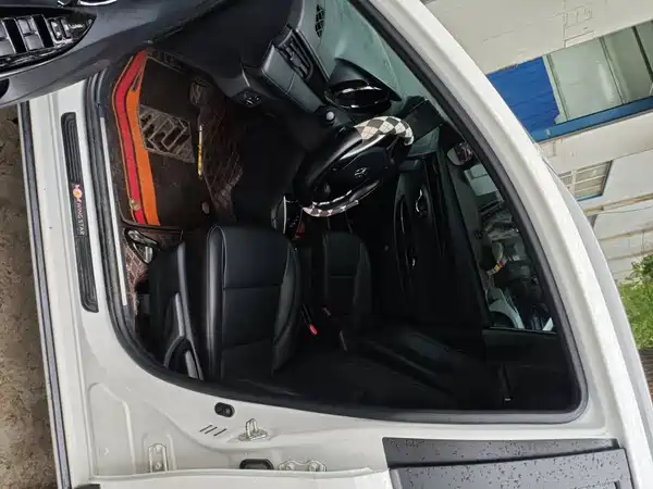 Toyota Yaris L 2023