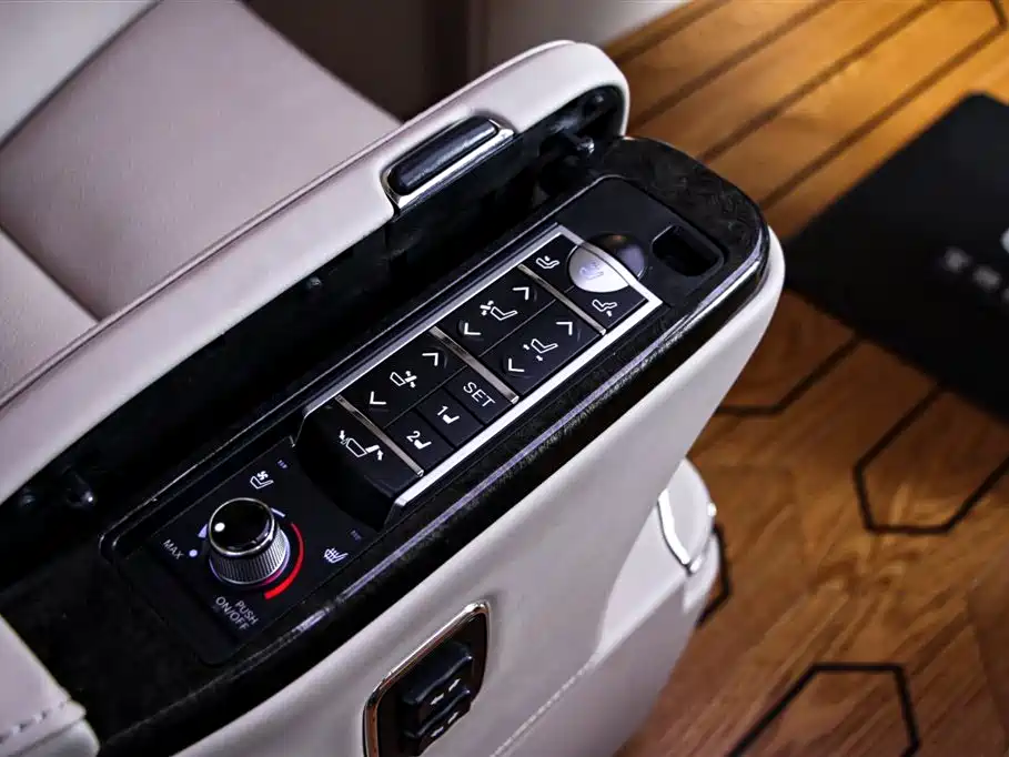 Toyota Coaster 2024 — фото 13