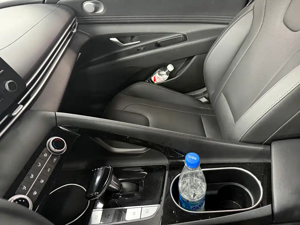 Hyundai Elantra 2022 — фото 9