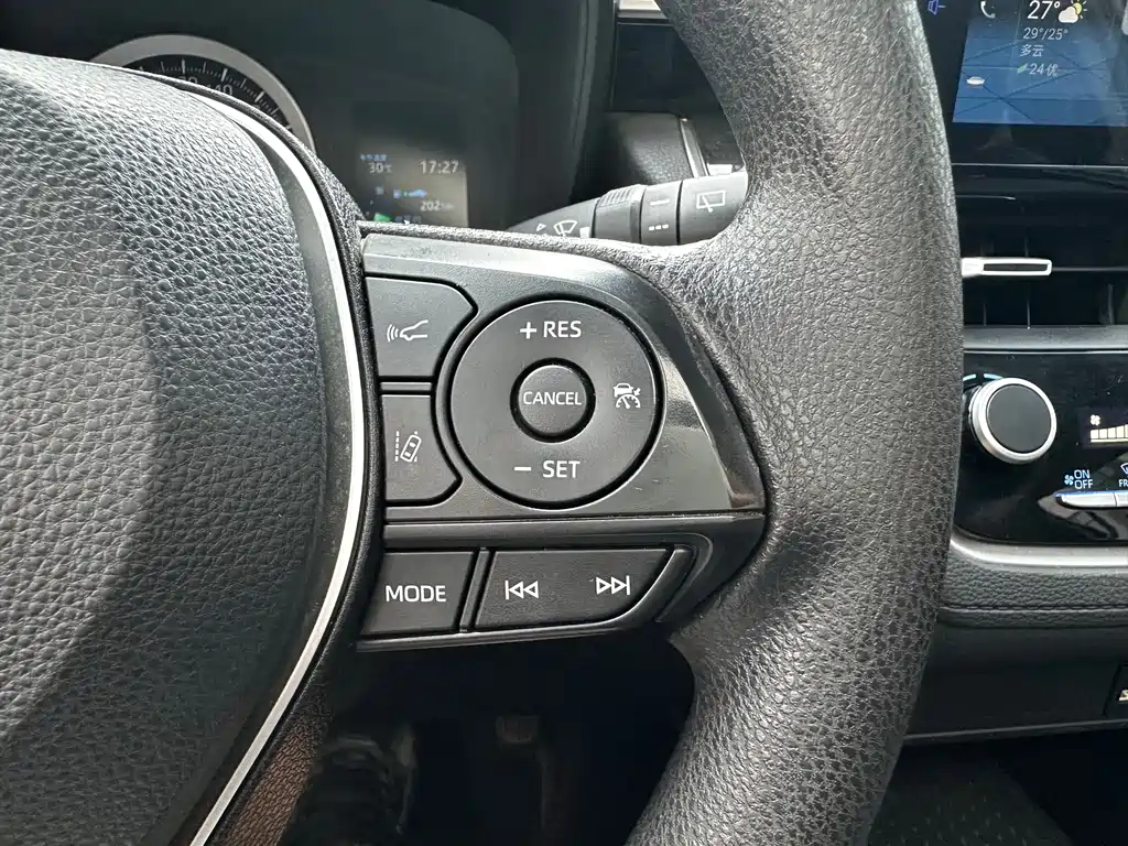 Toyota Corolla Cross 2022 — фото 12