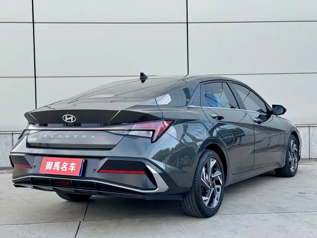 Hyundai Elantra 2023 — фото 3