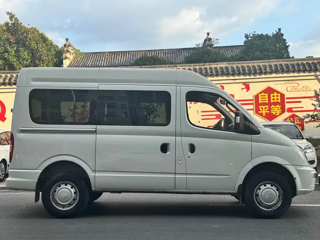 Maxus V80 2022