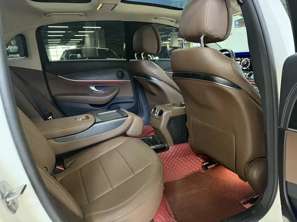 Mercedes-Benz E-Class 2019 — фото 11