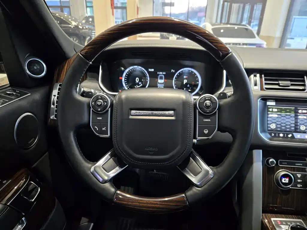 Land Rover Range Rover 2018 — фото 18