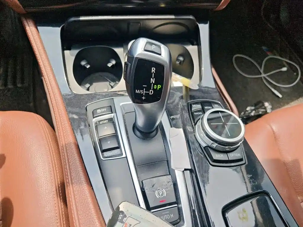 BMW 5 Series 2015 — фото 15
