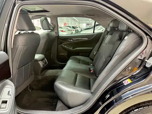 Toyota Crown 2015