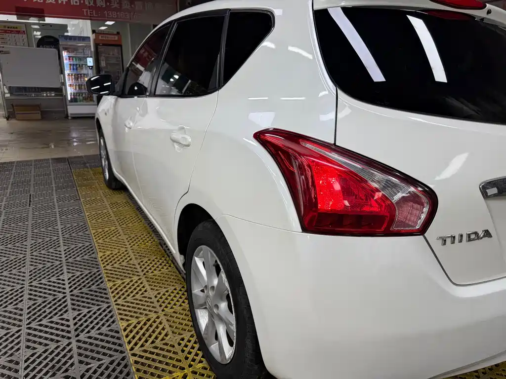 Nissan Tiida 2013 — фото 35