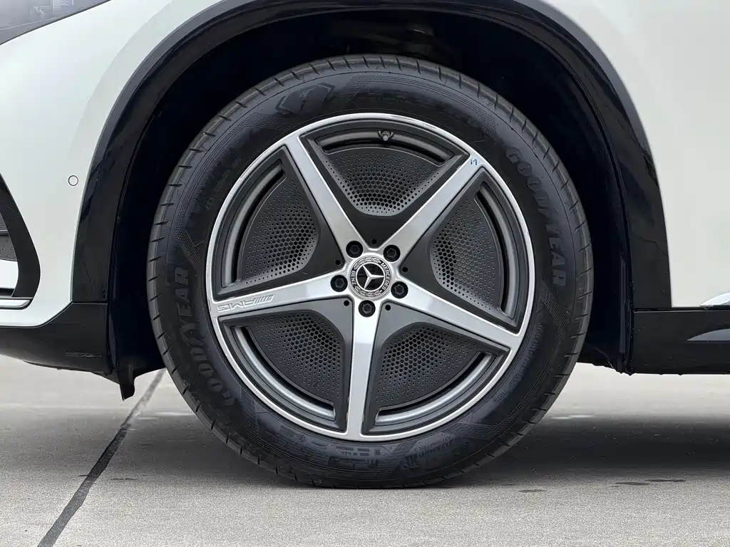 Mercedes-Benz EQS SUV 2023 — фото 35