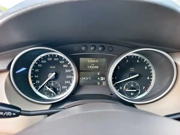 Mercedes-Benz R-Class 2012