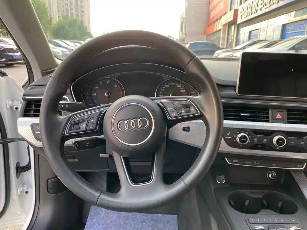 Audi A4L 2017 — фото 11