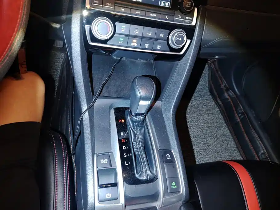 Honda Civic 2018 — фото 16