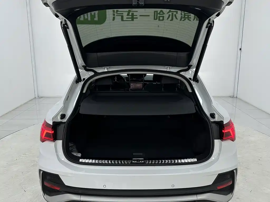 Audi Q3 Sportback 2023 — фото 16