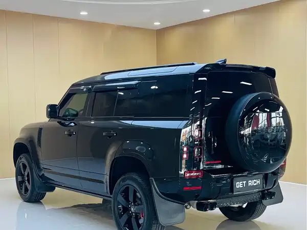 Land Rover Defender 2025