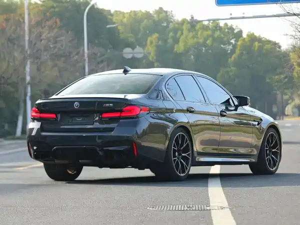 BMW M5 2021