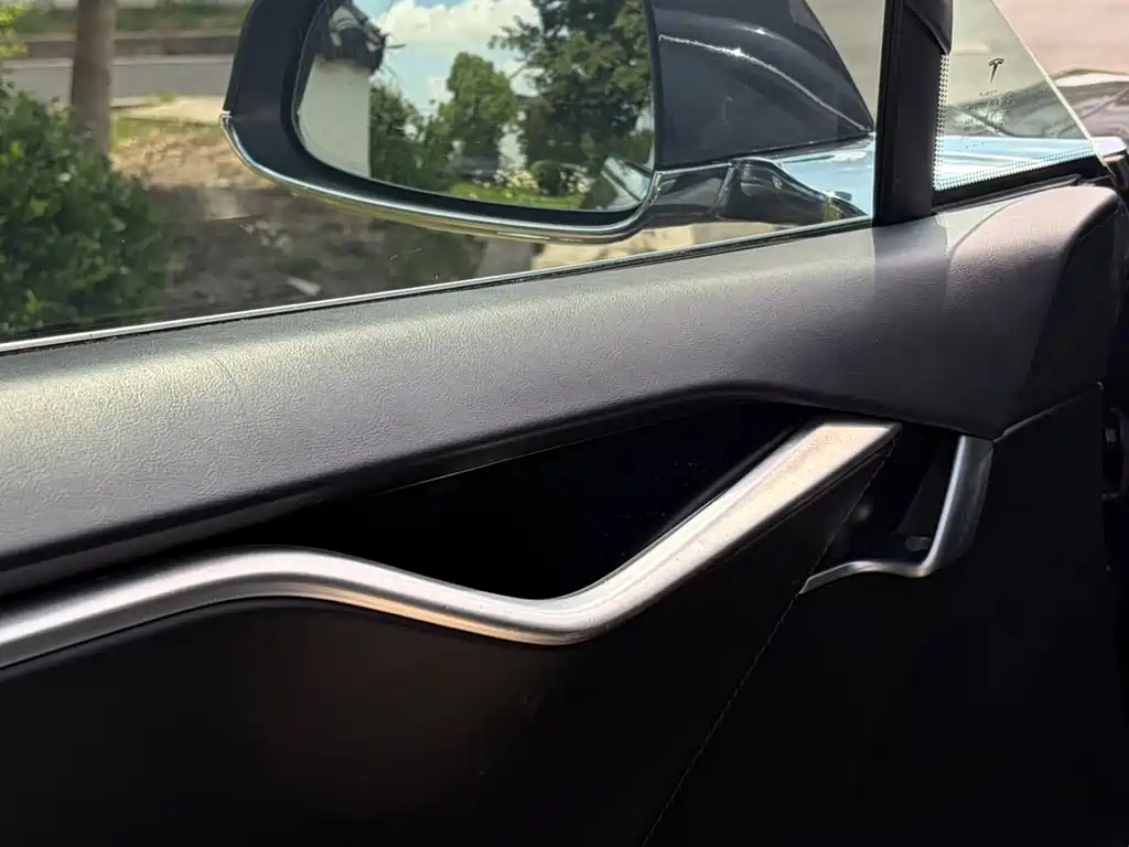 Tesla Model S 2017 — фото 12