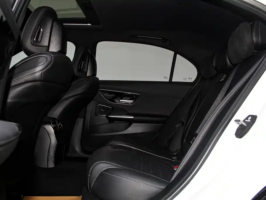 Mercedes-Benz C-Class 2024 — фото 19