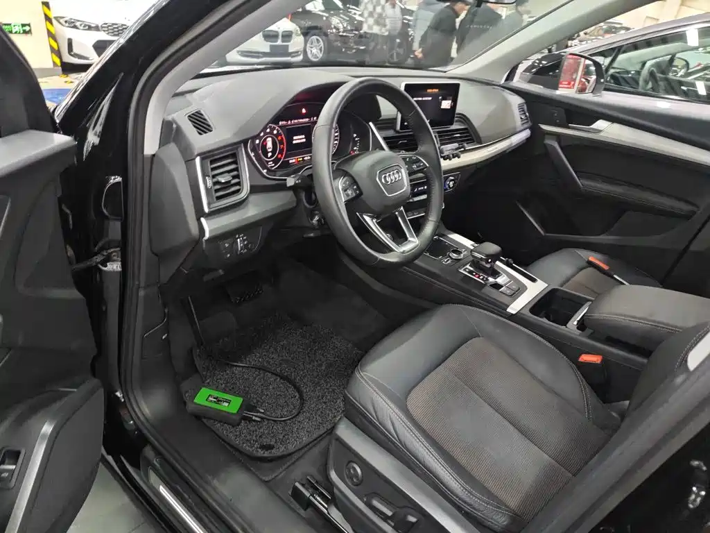 Audi Q5L 2018 — фото 12
