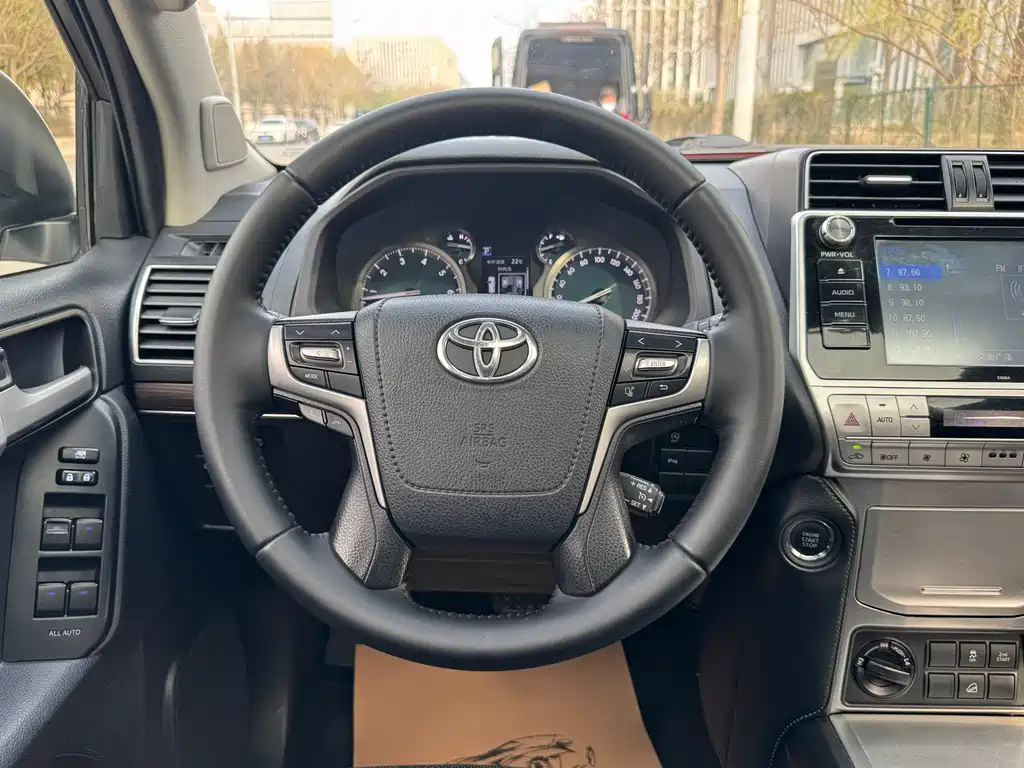 Toyota Prado 2018 — фото 11