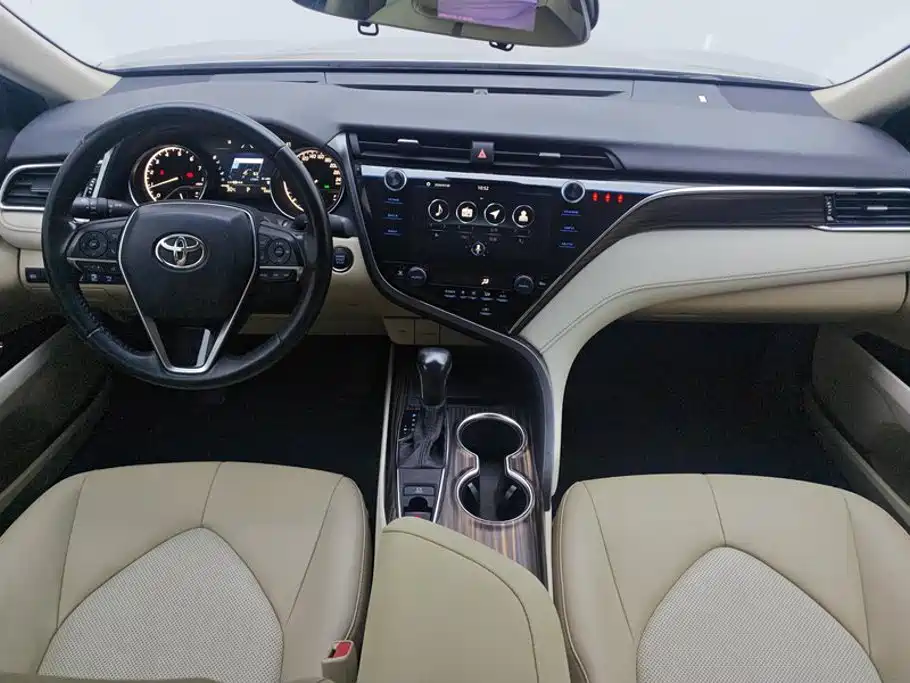 Toyota Camry 2020 — фото 12