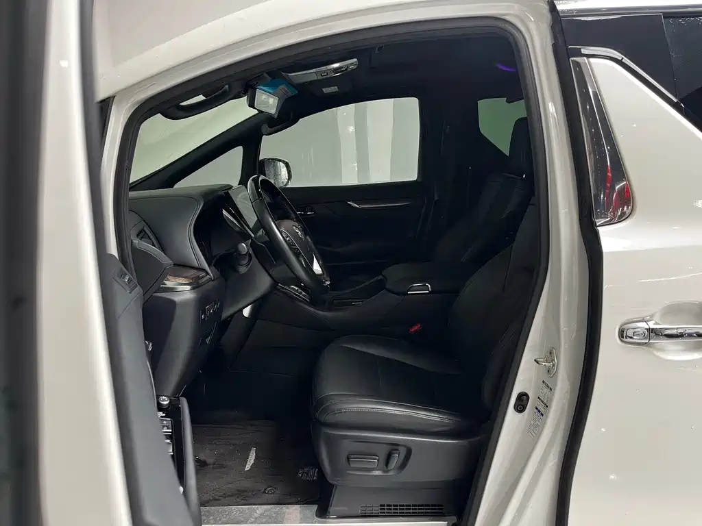 Toyota Alphard 2023 — фото 14