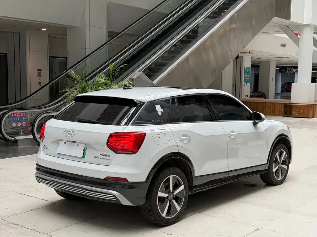 Audi Q2L E-Tron 2021