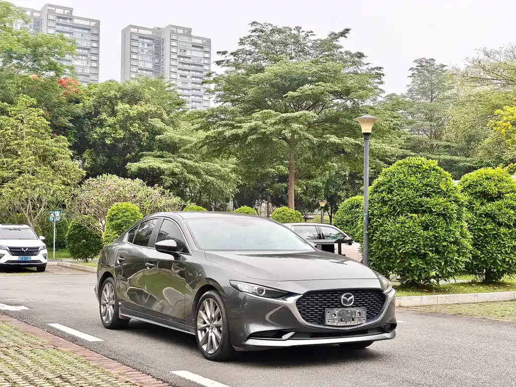 Mazda 3 Axela 2022 — фото 4