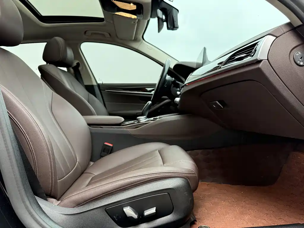 BMW 5 Series 2020 — фото 13