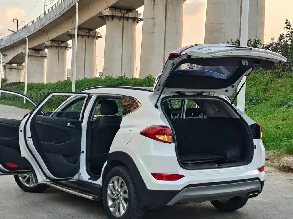 Hyundai Tucson 2017 — фото 9